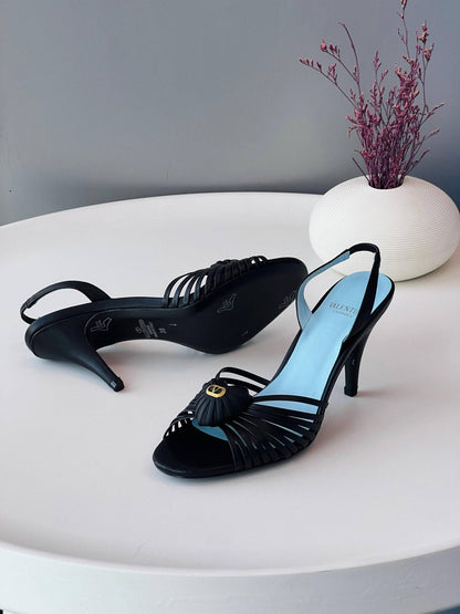 Valentino 
36_41
Super high quality* 
450 dhs❣️

Zain176
♥️♥️♥️