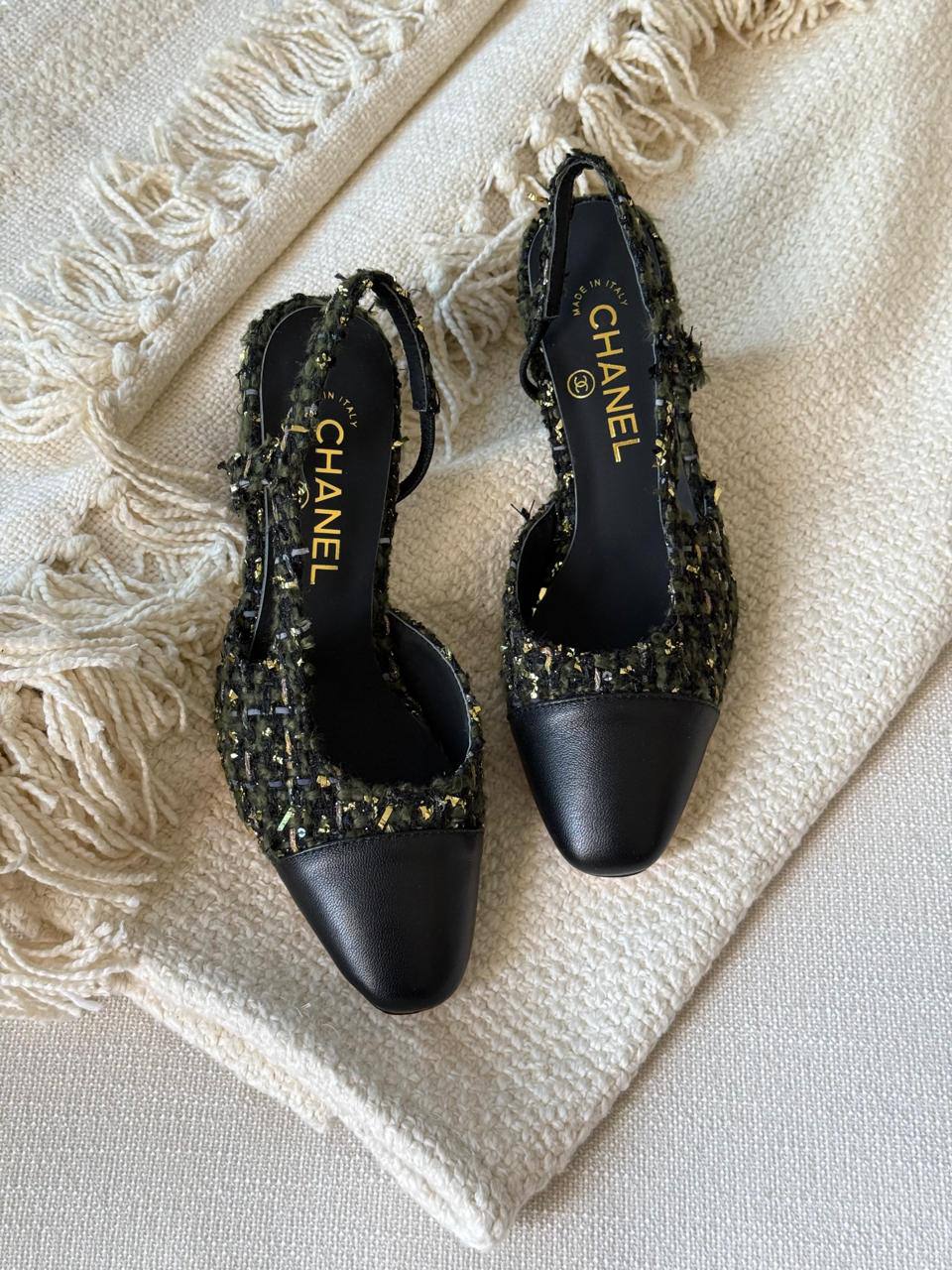Chanel
AAA Quality
Size 36 to 41
450 dhs✅

Zain288
♥️♥️♥️