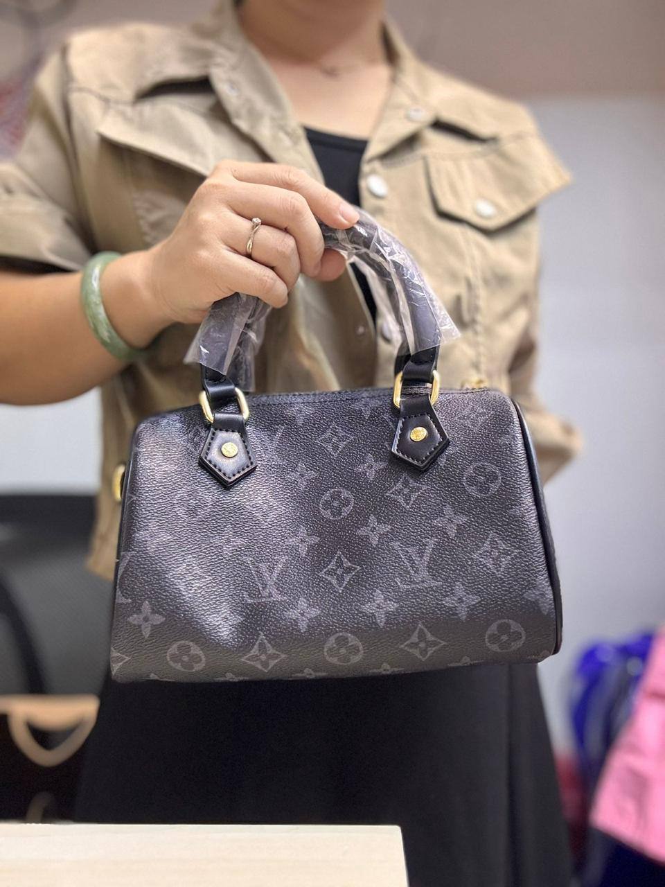 💎 LV Speedy
High quality +🎁
Size : 22 * 15 cm
80 dhs🪙🌨️

with box🎁

Zain115
♥️♥️♥️