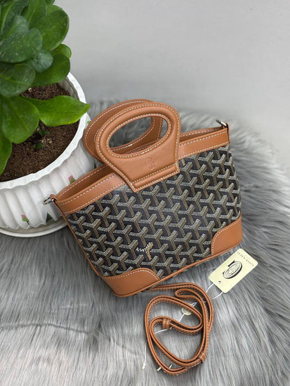 GOYARD
SIZE……(24CM)(high16CM)🌷
95 dhs💓

Zain244
♥️♥️♥️