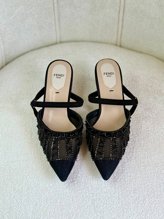 fendi
Super *AAA* *+* Quality 💯 
With original packing🎁🎁
SIZE:36and41

Available now

500 dhs🇦🇪🇦🇪

Zain309
♥️♥️♥️