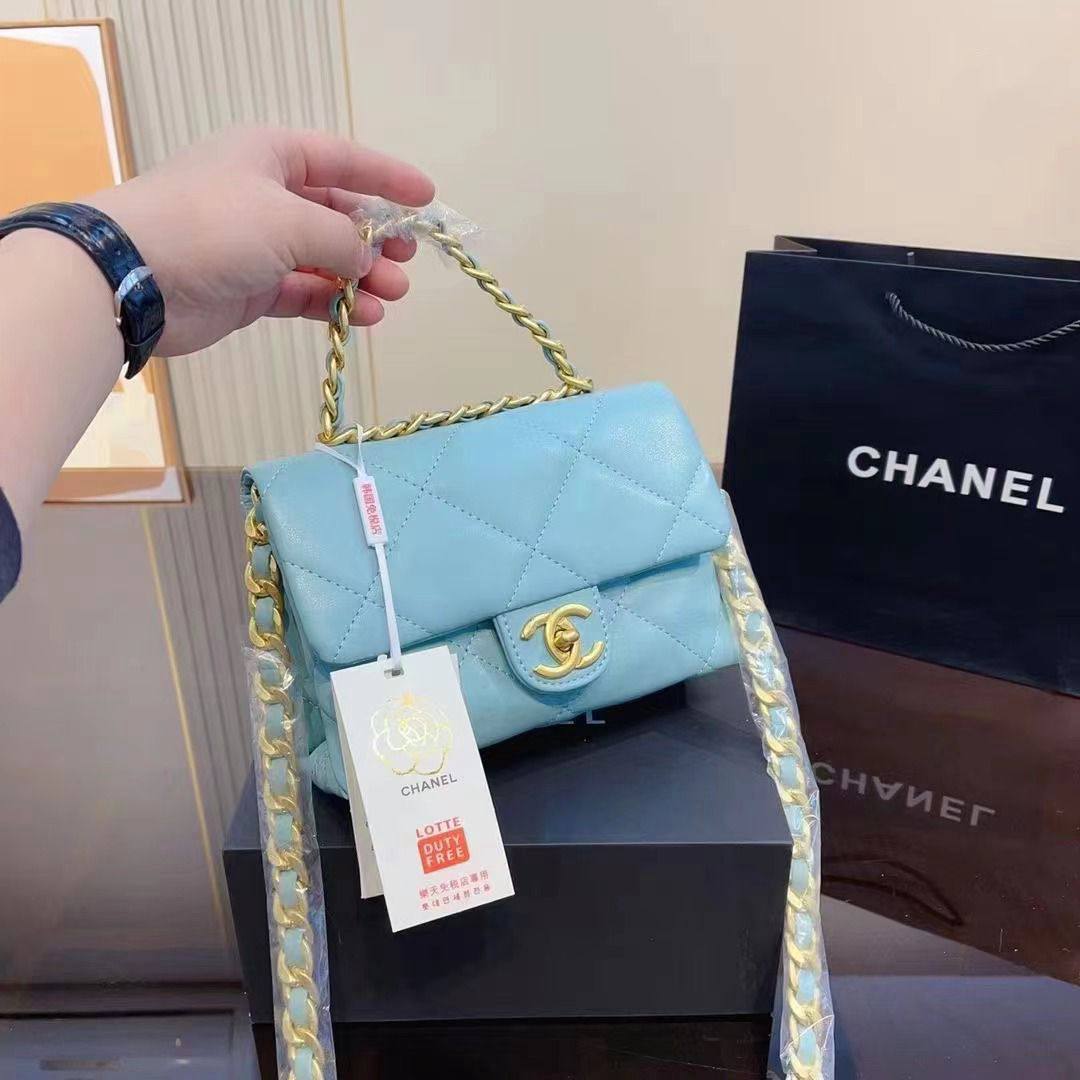 CHANEL
 HIGH QUALITY 
WITH BOX 
🎁🎁🎁

110 dhs✅

Zain295
♥️♥️♥️