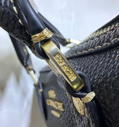 COACH 

COPY ONE 
NEW CAME 

WITH BOX 
🎁🎁🎁

120 dhs✅
20cm

Zain39
♥️♥️♥️