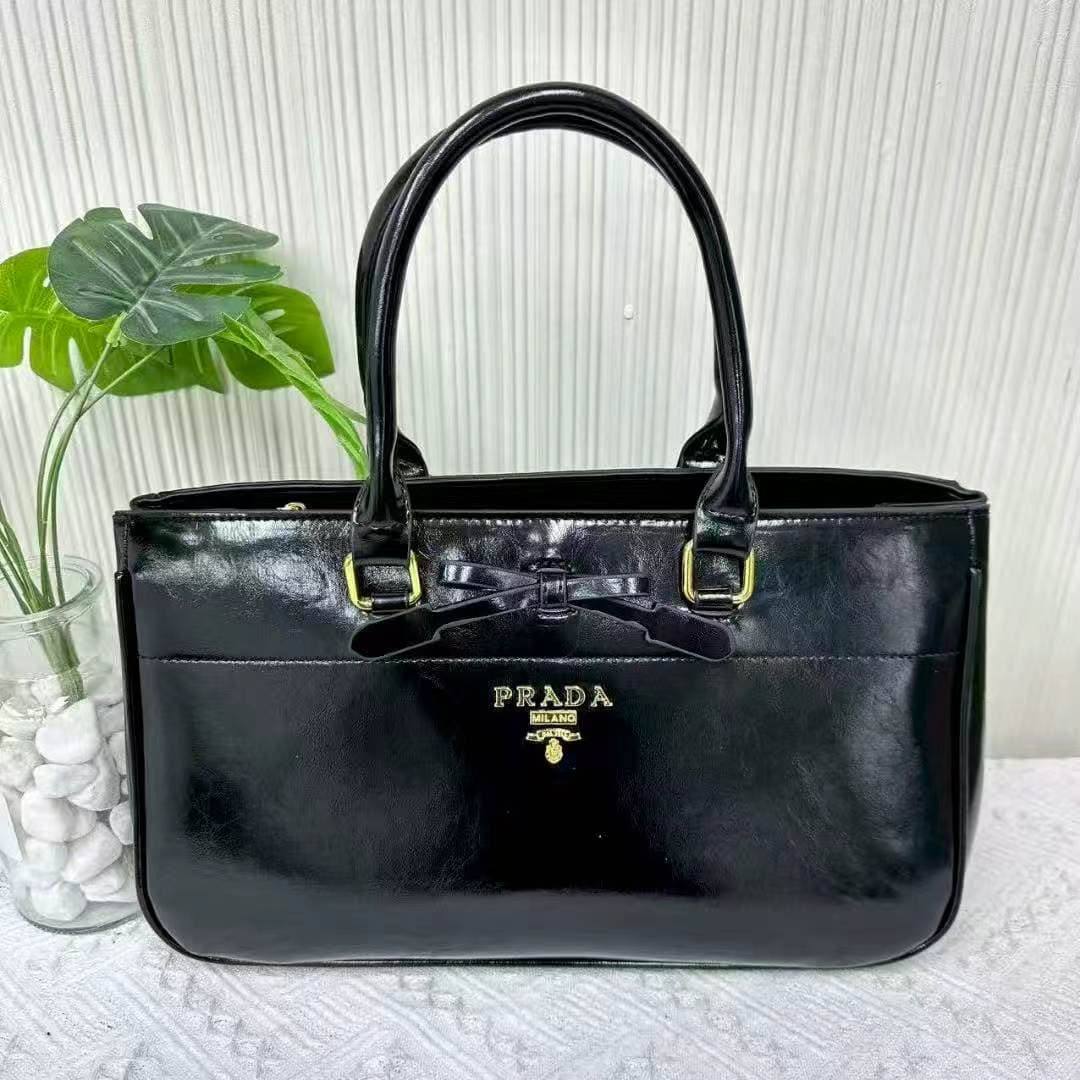 New prada 
80 dhs🇦🇪🇦🇪

Zain232
♥️♥️♥️