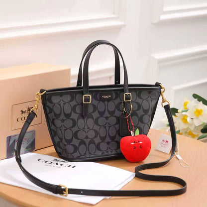 Coach  
90 dhs💓
SIZE: 21*12*16 CM👌👌

Zain74
♥️♥️♥️