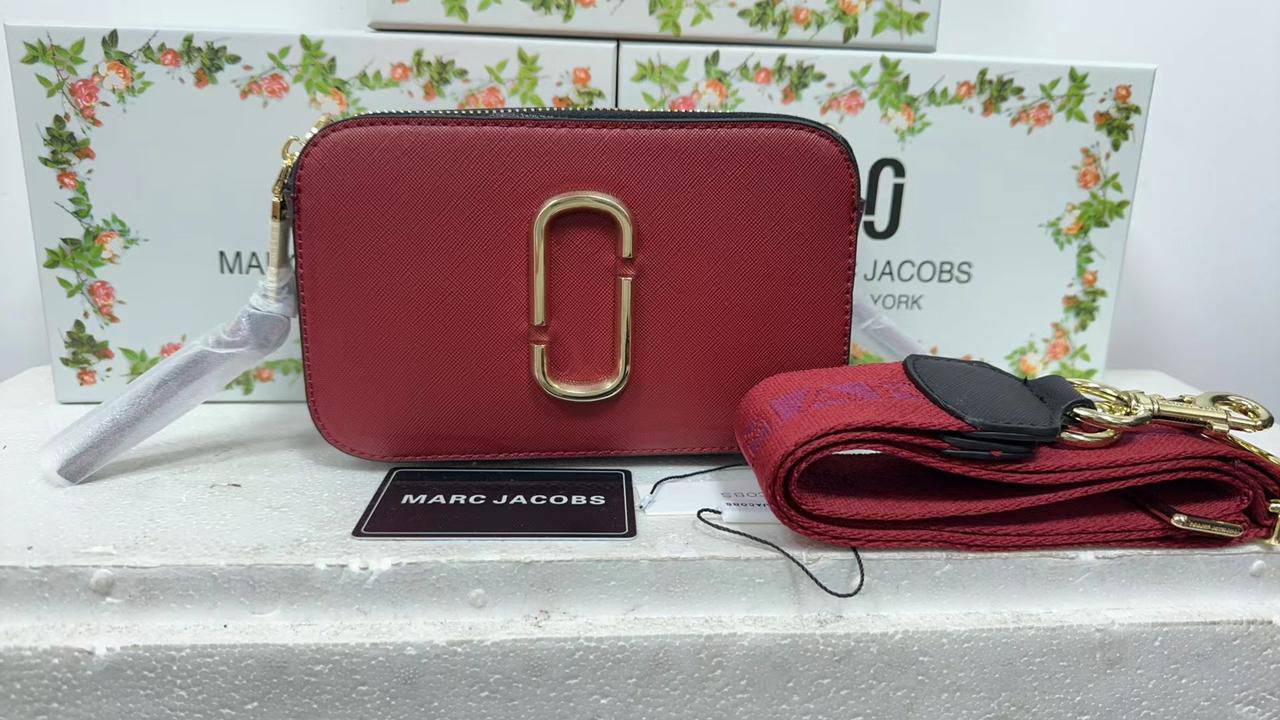 Marc Jacobs

withbox 
🎁🎁🎁

95 dhs💓

Zain143
♥️♥️♥️