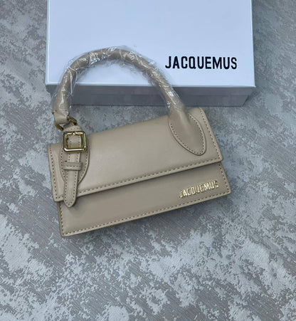 Jacquemus
95 dhs✅

with box
🎁🎁🎁

Zain175
♥️♥️♥️