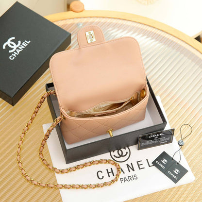 CHANEL

 GOOD QUALITY 

WITH BOX 
🎁🎁🎁

100 dhs✅

Zain39
♥️♥️♥️