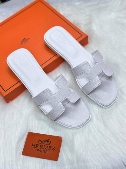 Hermes 
Oran
Size 36 to 41
85 dhs🪙🌨️

Zain21
♥️♥️♥️