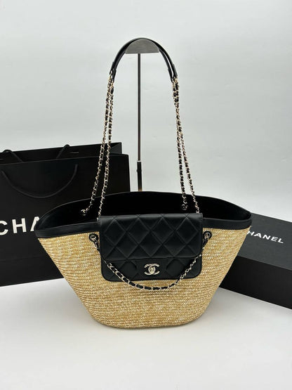 Chanel
Master🌺🌺
Size :26×54×18 
310 dhs🌺

Zain114
♥️♥️♥️