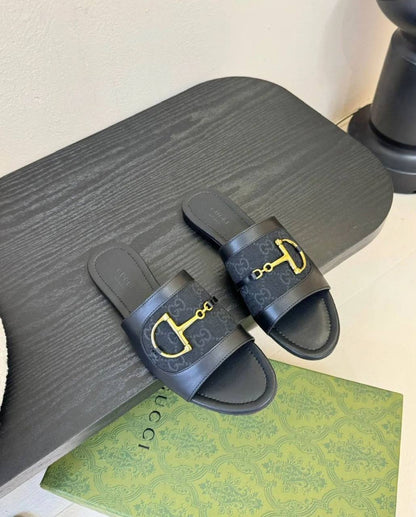 Gucci 🌸
*High quality*🌸
*size: 36 to 42*🌸
280 dhs💓

Zain119
♥️♥️♥️