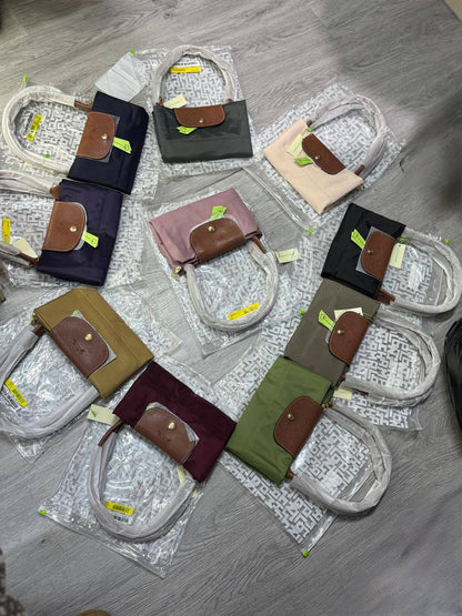 NEW CAME 
LONG CHAMP 
GOOD QUALITY 
55 dhs🇦🇪🇦🇪
SIZE :- *46*18*30 CM*

Zain40
♥️♥️♥️