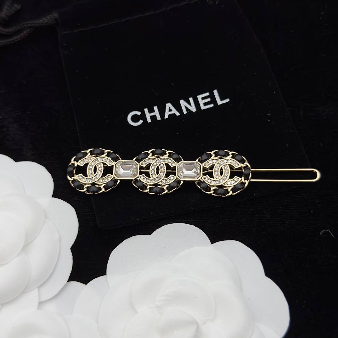 HAIR CLIP
MASTER✨
55 DHS✅
WITH BOX AND PAPER BAG🎁🛍️

Zain89
♥️♥️♥️