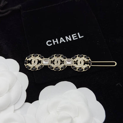 HAIR CLIP
MASTER✨
55 DHS✅
WITH BOX AND PAPER BAG🎁🛍️

Zain89
♥️♥️♥️