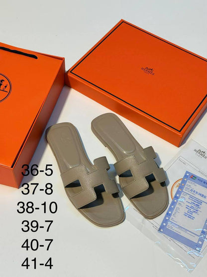 HERMES SLIPPER
GOOD QUALITY👌
90 dhs💓

Zain40
♥️♥️♥️