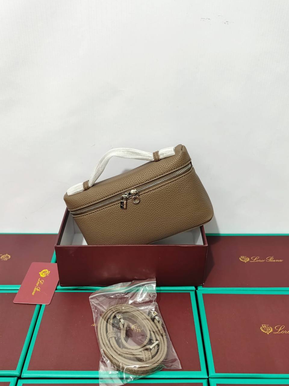 Loro Piana
80 dhs🪙💕
high quality 

with box
🎁🎁🎁

Zain26
♥️♥️♥️