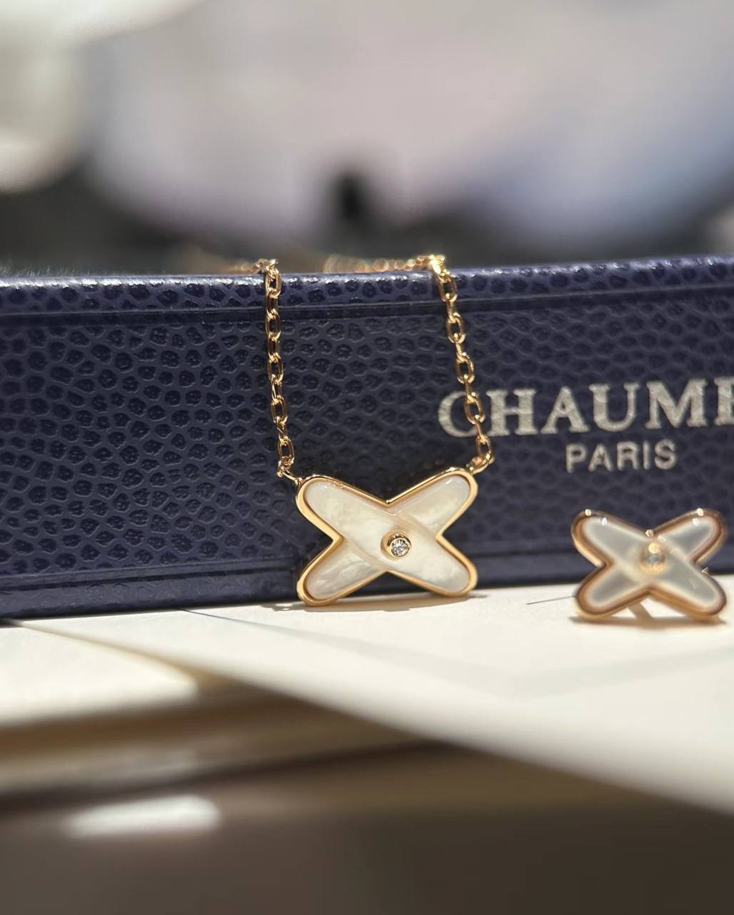 CHAUMET SET❤️‍🔥*
Necklace 🦋
Earring💥
Bracelet ❣️
Master quality 💯
With normal boxes 📦 
110 dhs🪙💚
With master box 🗃️ 
190 dhs🪙💚

Zain216
♥️♥️♥️