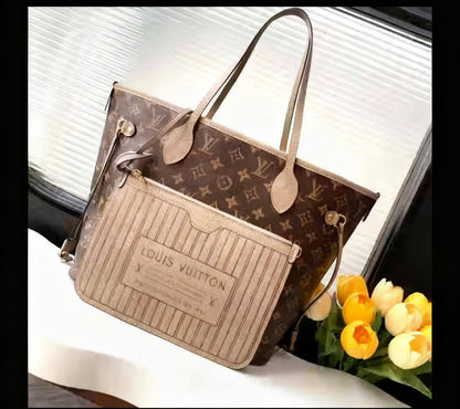 LV  
GOOD QUALITY 
SIZE:47cm   
100 dhs🪙

withbox  
🎁🎁🎁

Zain04
♥️♥️♥️
