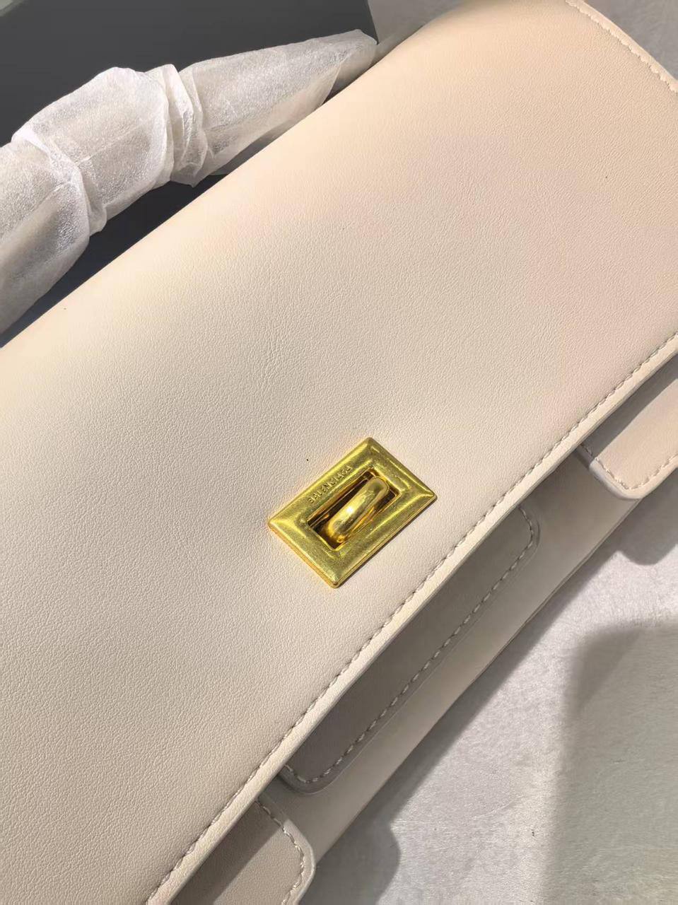 Balennciaga  
120 dhs✅
Size 28cm

Zain161
♥️♥️♥️