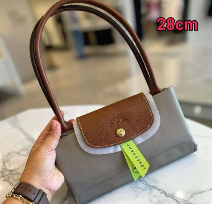Long Champ
65 dhs✅
size 28/26/16cm

Zain26
♥️♥️♥️