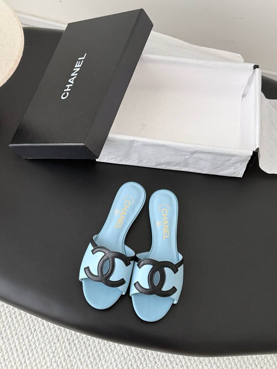Chanel 
High quality🤗
SIZE  ……… 36-42🥳
330 dhs✅

Zain119
♥️♥️♥️