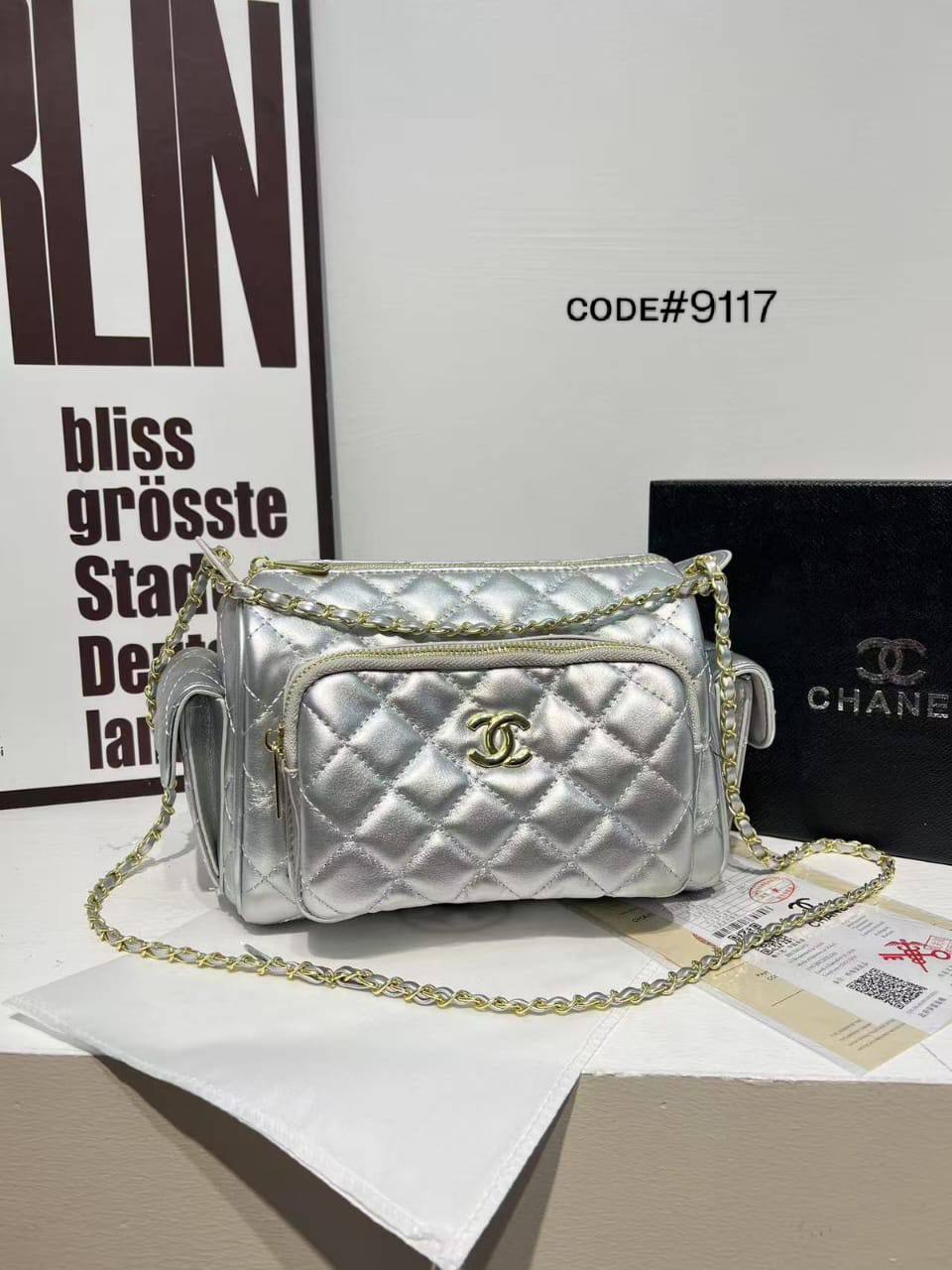 CHANEL ᴄᴀᴍᴇʀᴀ ᴄᴀsᴇ
CROSS BODY BAG
ǫᴜɪʟᴛᴇᴅ ʟᴇᴀᴛʜᴇʀ ᴍᴀᴛᴇʀɪᴀʟ
ᴄʜᴀɪɴ sʜᴏᴜʟᴅᴇʀ ʙᴀɢ
sɪᴢᴇ : 24 cm
ᴡɪᴛʜ BOX
🎁🎁🎁

75 dhs🪙💕

Zain31
♥️♥️♥️