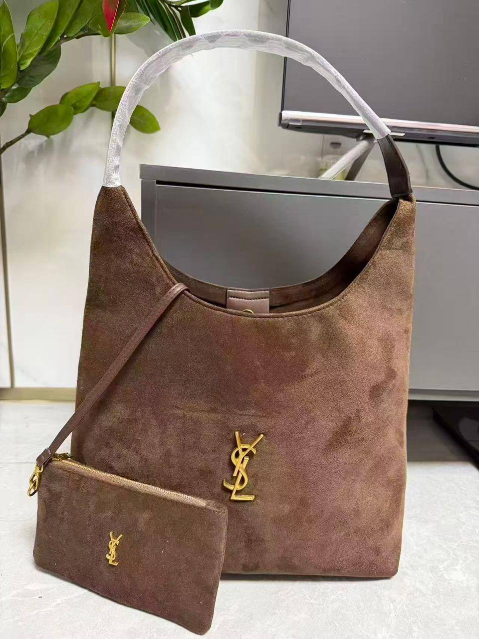 ❤️ Ysl 2 in 1
1️⃣ First quality 
Size : 42 * 39cm
100 dhs✅

Zain115
♥️♥️♥️