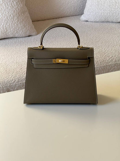 Hermes kelly epsom 28cm💕
master quality😍

with box❤️
🎁🎁🎁

420 dhs🪙💕

Zain52
♥️♥️♥️