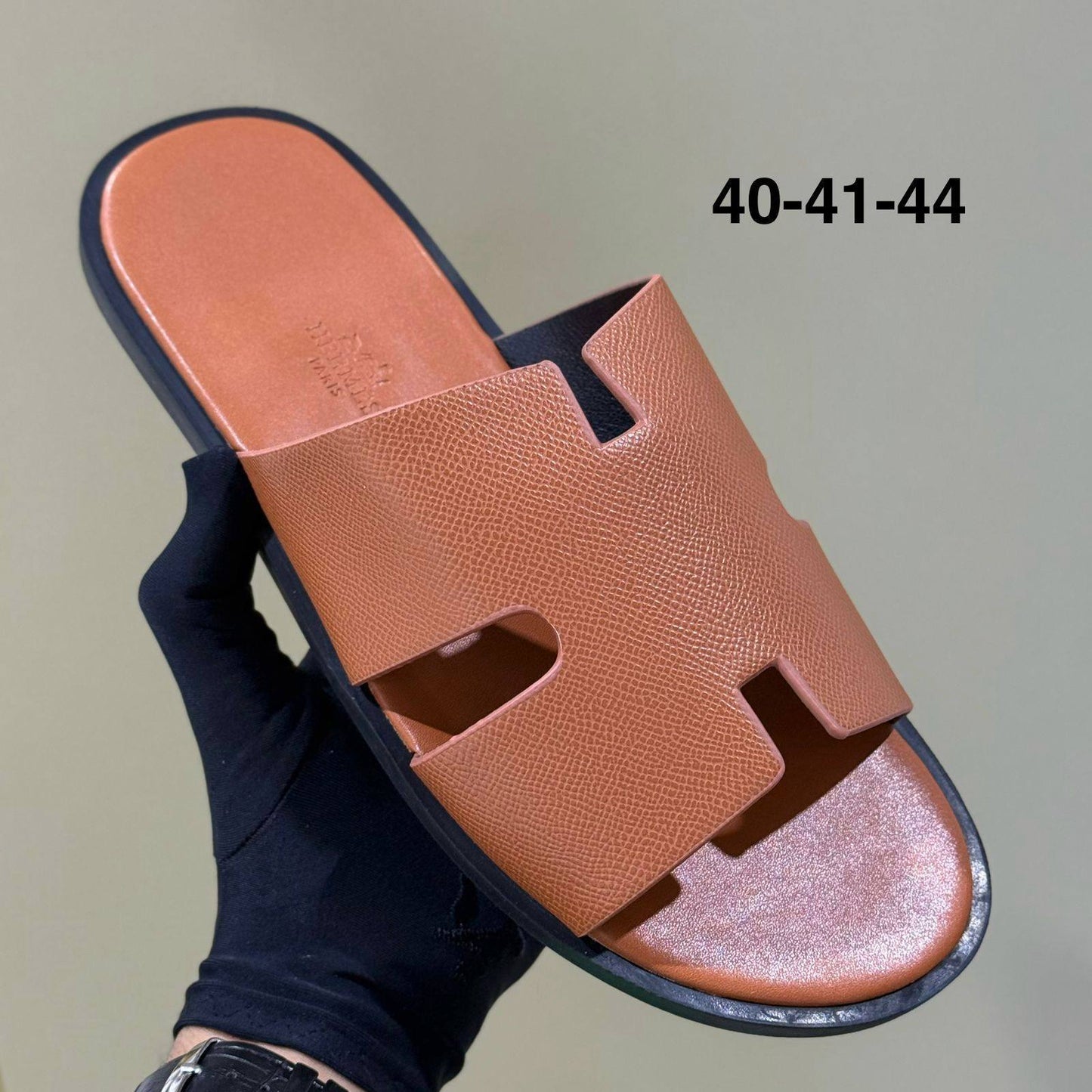HERMES 
MEN SLIPPER 
GOOD QUALITY 
95 dhs💚

Zain40
♥️♥️♥️
