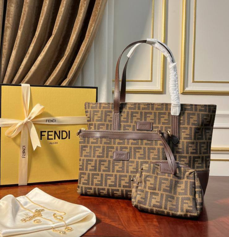 3in1 Gucci - Fendi - Prada - MK - Coach
130 dhs🗽

Zain175
♥️♥️♥️