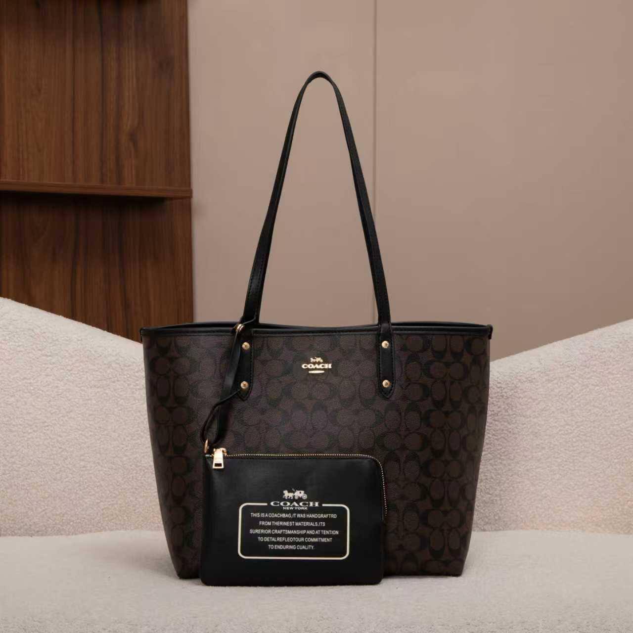 Coach
100 dhs❣️
2in1
Both sides are usable.

Zain07
♥️♥️♥️