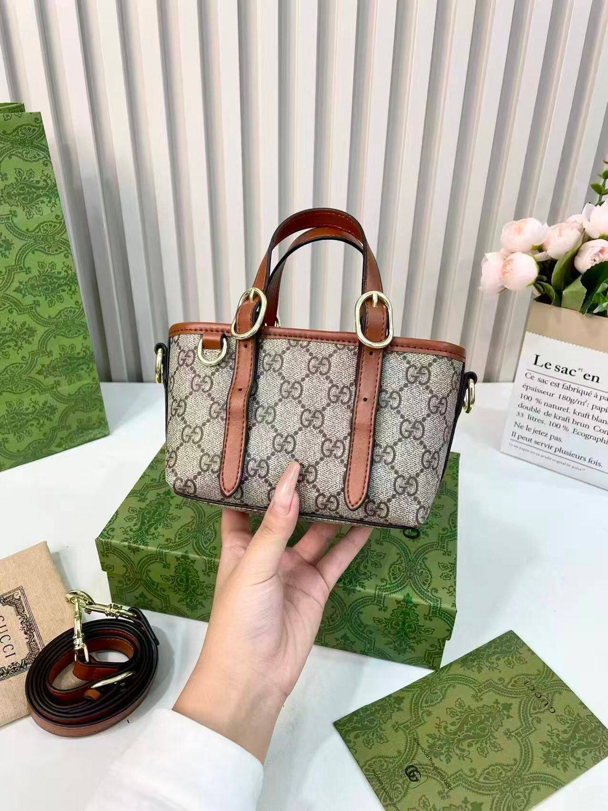 Gucci

95 dhs🗽

With Box
🎁🎁🎁

Zain50
♥️♥️♥️