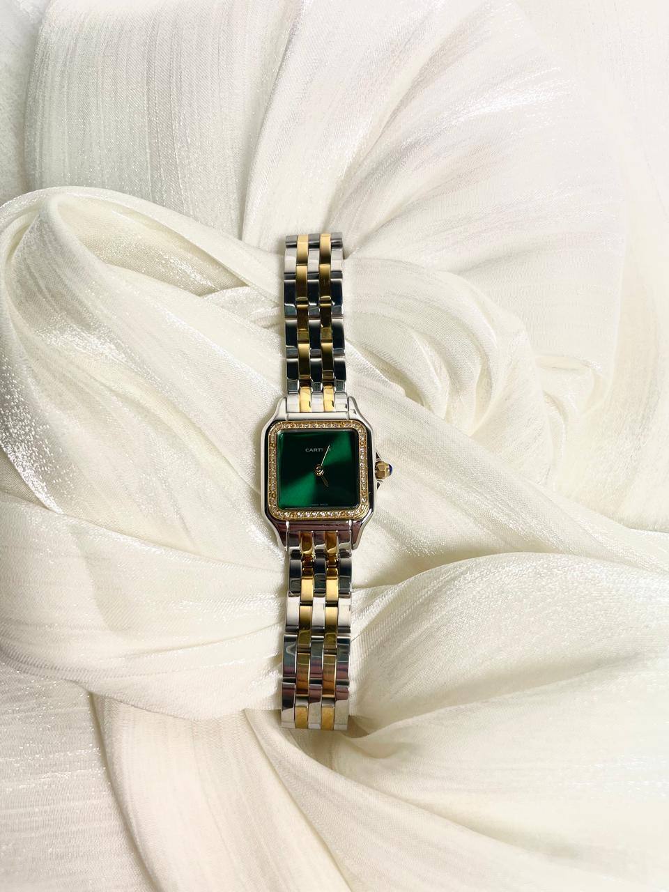 Cartier Watch 
210 dhs🪙🖤

Zain33
♥️♥️♥️