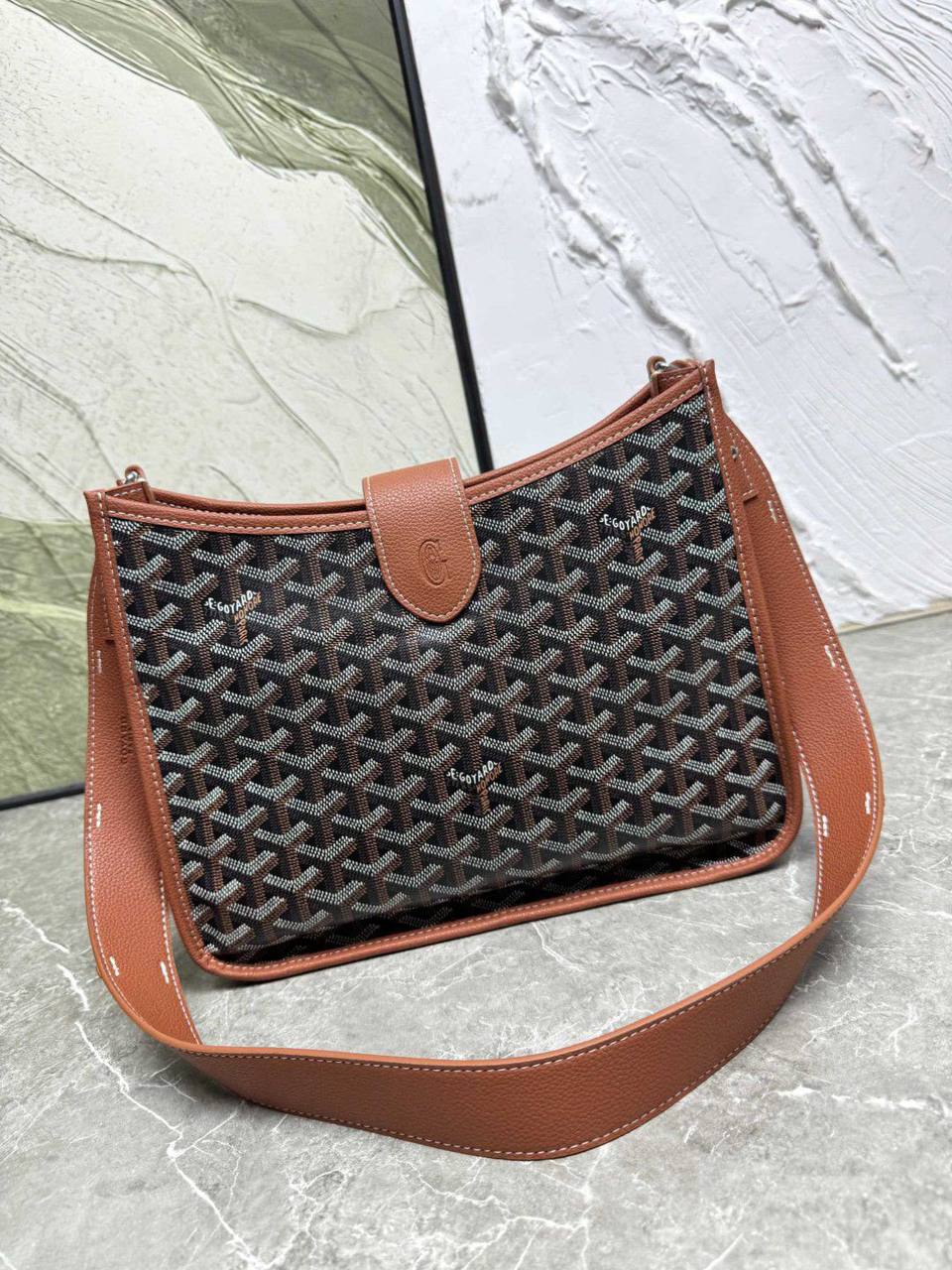 Goyard 🙋🏻‍♀️💕
Master🌺🌺
27cm🫶🏼🫶🏼  
260 dhs💓

Zain297
♥️♥️♥️