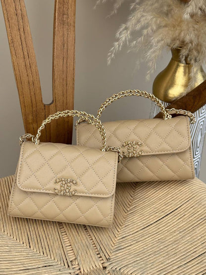 CHANEL
15cm
340 dhs✅
18cm
360 dhs✅
Top quality 
With box🎁

Zain167
♥️♥️♥️
