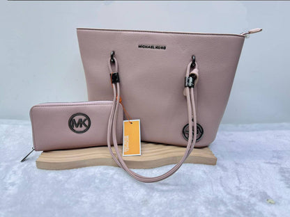 Mk 
with wallet  
size:33×26×13.5cm  
110 dhs💓

Zain114
♥️♥️♥️