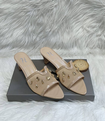 Gina 🌸
*master quality*🌸
*size: 36 to 42*🌸
280 dhs💓

Zain119
♥️♥️♥️