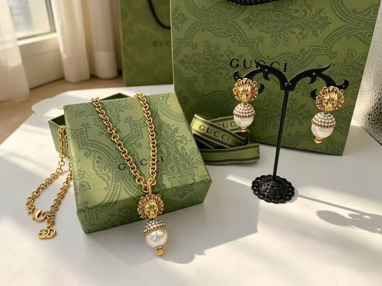 GUCCI SET 
NECKLACE EARRINGS
MASTER💫✨
110 DHS✅
WITH SMALL BOX AND PAPER BAG🛍️🎁
Limited Stock🌟

Zain89
♥️♥️♥️