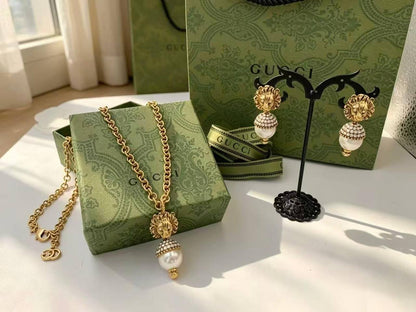 GUCCI SET 
NECKLACE EARRINGS
MASTER💫✨
110 DHS✅
WITH SMALL BOX AND PAPER BAG🛍️🎁
Limited Stock🌟

Zain89
♥️♥️♥️