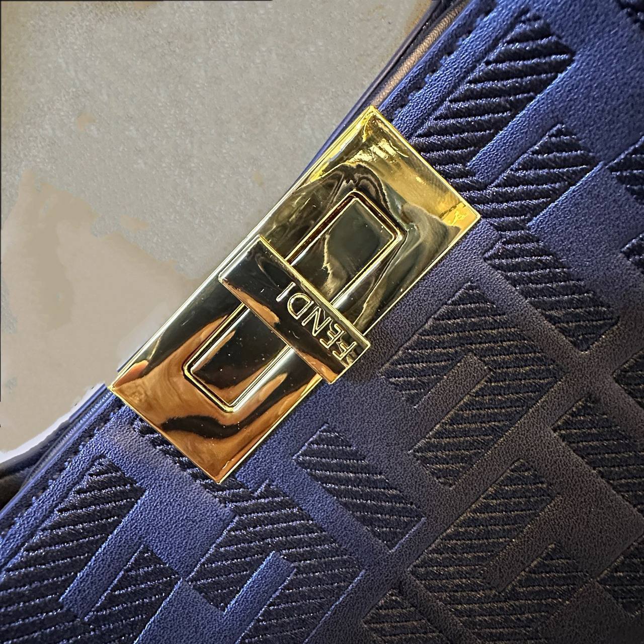 FENDI 
COPY ONE NEW CAME 
170 dhs💓

Zain39
♥️♥️♥️
