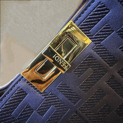 FENDI 
COPY ONE NEW CAME 
170 dhs💓

Zain39
♥️♥️♥️