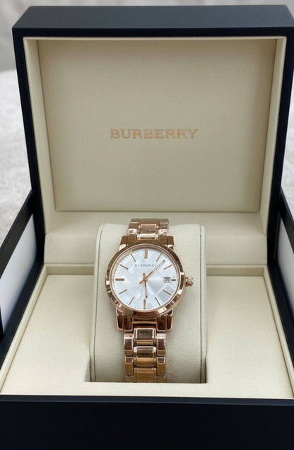 BURBERRY LADIES 
GOOD QUALITY 💯
60 dhs🪙💕

Zain133
♥️♥️♥️