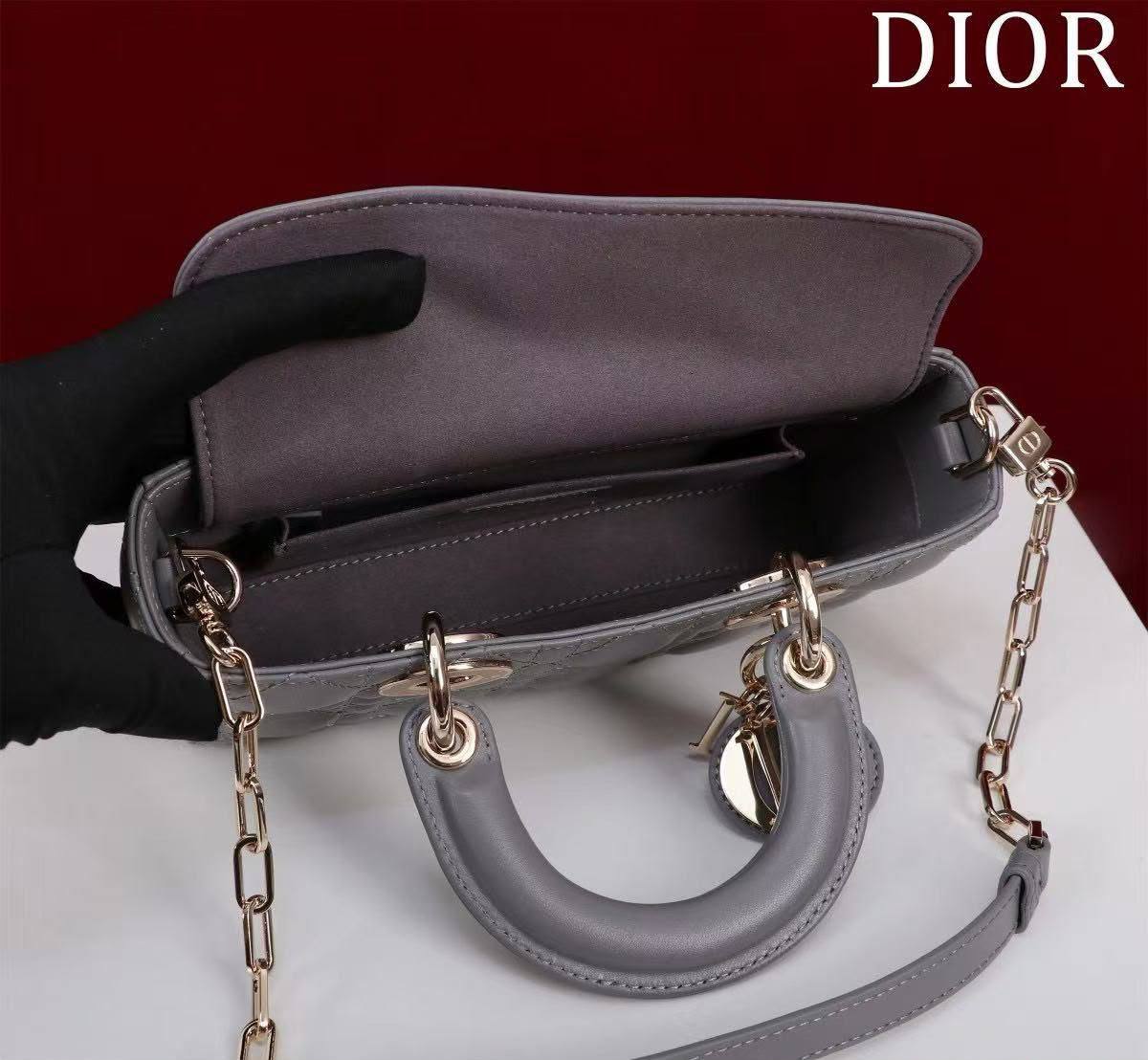Dior D-joy✅
*Size 22 cm*
For Price 👇 WhatsApp✅
0568585901 
0507557372
0552275751 Owner Zain 👌

Zain274
♥️♥️♥️