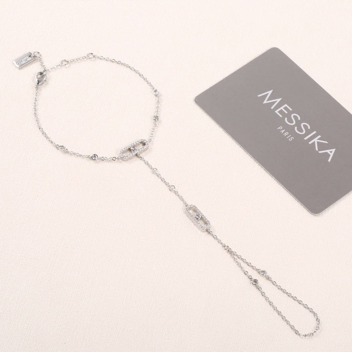 Messika 
Bracelet 
Master quality 
With normal boxes 📦 
60 dhs🇦🇪🇦🇪

With master box 🗃️ 
100 dhs🇦🇪🇦🇪

Zain216
♥️♥️♥️