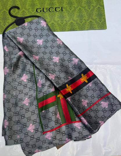 LV - Gucci
Silk scarf 
40 dhs✅
55 dhs✅ 

with box🎁🎁🎁

Zain93
♥️♥️♥️