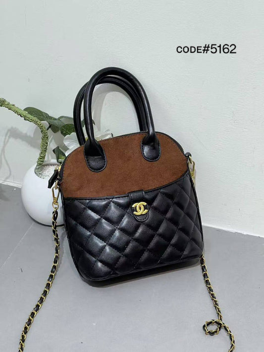 CHANEL ᴄʟᴜᴛᴄʜ
ᴡɪᴛʜ ᴄʜᴀɪɴ
ɢᴏʟᴅ ʜᴀʀᴅᴡᴀʀᴇ
sᴜᴀᴅᴇ ᴄᴀʟғsᴋɪɴ ᴍᴀᴛᴇʀɪᴀʟ
sɪᴢᴇ : 19 cm

70 dhs🪙💕

Zain31
♥️♥️♥️