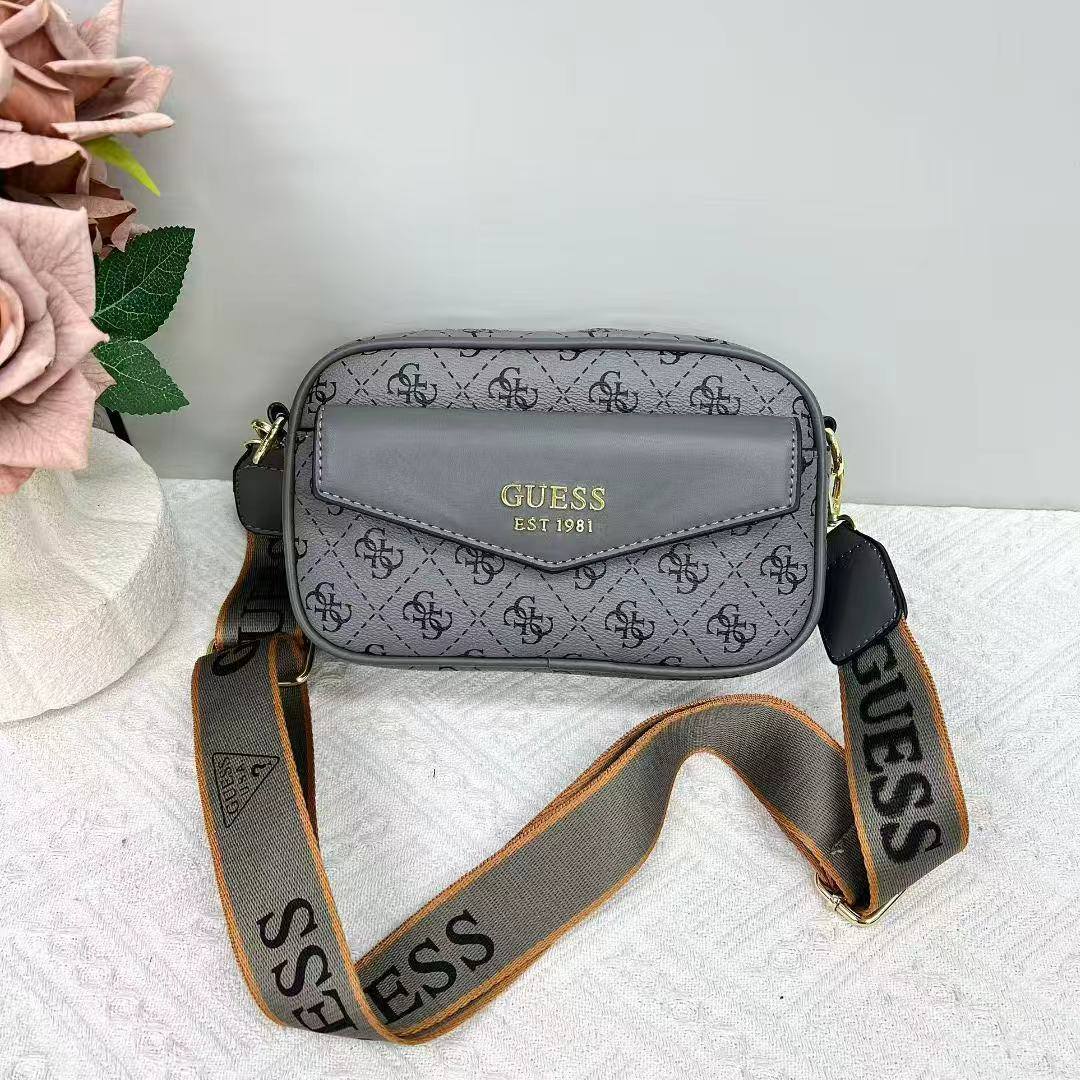 Guess
60 dhs✅

Zain232
♥️♥️♥️