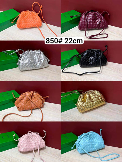 Bottega
110 dhs✅
with box
size 22cm

Zain26
♥️♥️♥️