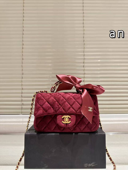 Chanel 
High Quality
With. Nice.   Backing.   
270 dhs🪙🌨️

Zain131
♥️♥️♥️
♥️♥️♥️