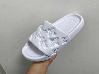 RAMADAN 
OFFER OFFER 🤩🤩
LV slippers
120 dhs🇦🇪

Zain242
♥️♥️♥️